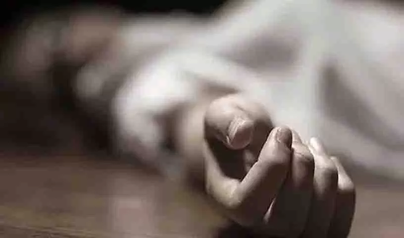 Ummanthalapalli में पारिवारिक विवाद के चलते महिला सिरिशा ने बच्चों के साथ आत्महत्या की कोशिश की Ummanthalapalli में पारिवारिक विवाद के चलते महिला सिरिशा ने बच्चों के साथ आत्महत्या की कोशिश की