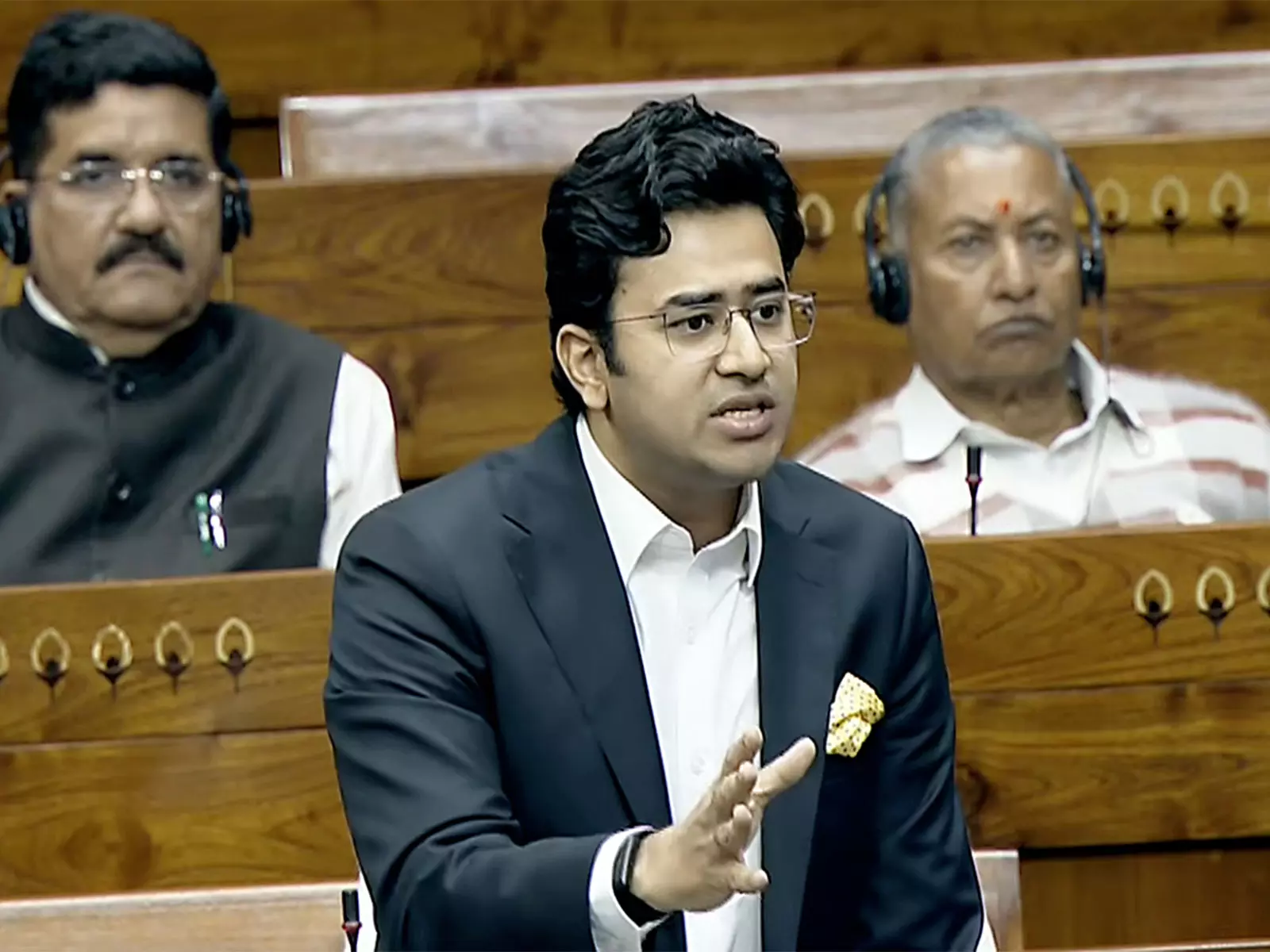 Tejasvi Surya ने प्रस्तावित बेंगलुरु मेट्रो किराया वृद्धि के लिए कर्नाटक सरकार को दोषी ठहराया Tejasvi Surya ने प्रस्तावित बेंगलुरु मेट्रो किराया वृद्धि के लिए कर्नाटक सरकार को दोषी ठहराया
