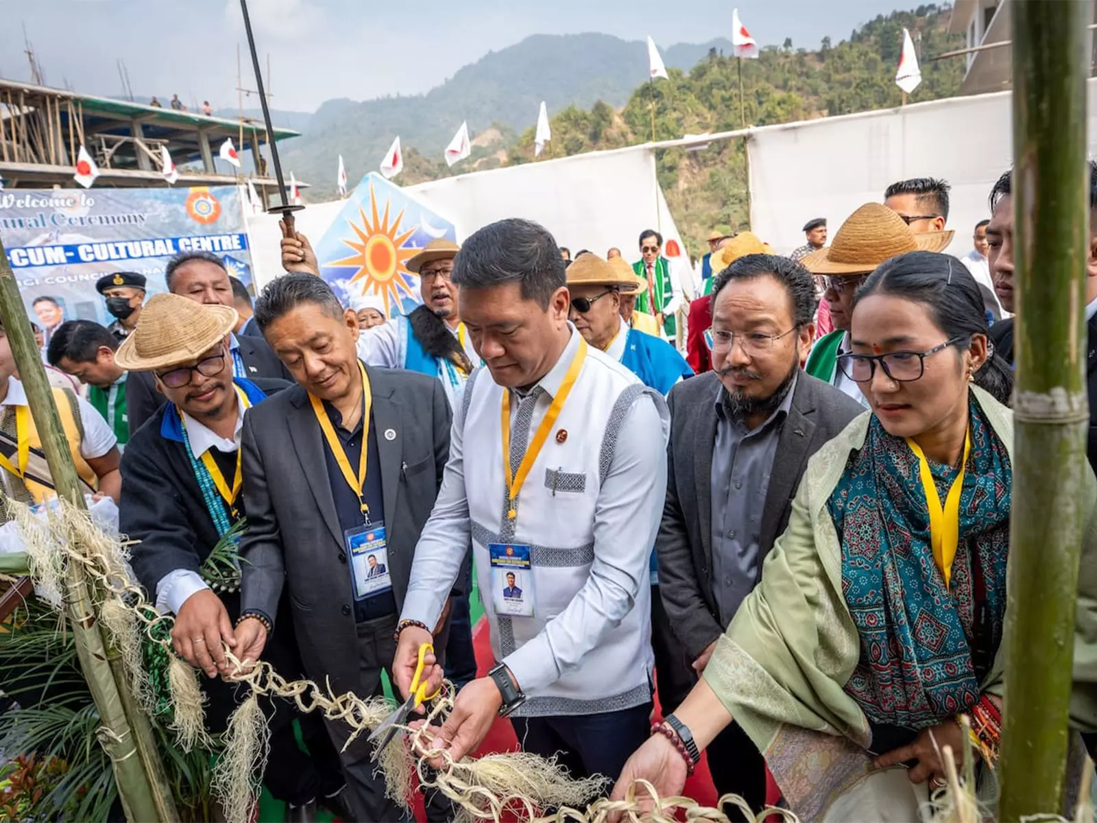 अरुणाचल के CM ने मोदिरिजो में डोनयी पोलो प्रार्थना, सांस्कृतिक केंद्र का किया उद्घाटन अरुणाचल के CM ने मोदिरिजो में डोनयी पोलो प्रार्थना, सांस्कृतिक केंद्र का किया उद्घाटन