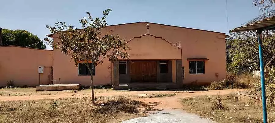 Chikkanayakanahalli : रखरखाव की कमी के कारण पुलिस कम्युनिटी हॉल खराब हालत में Chikkanayakanahalli : रखरखाव की कमी के कारण पुलिस कम्युनिटी हॉल खराब हालत में