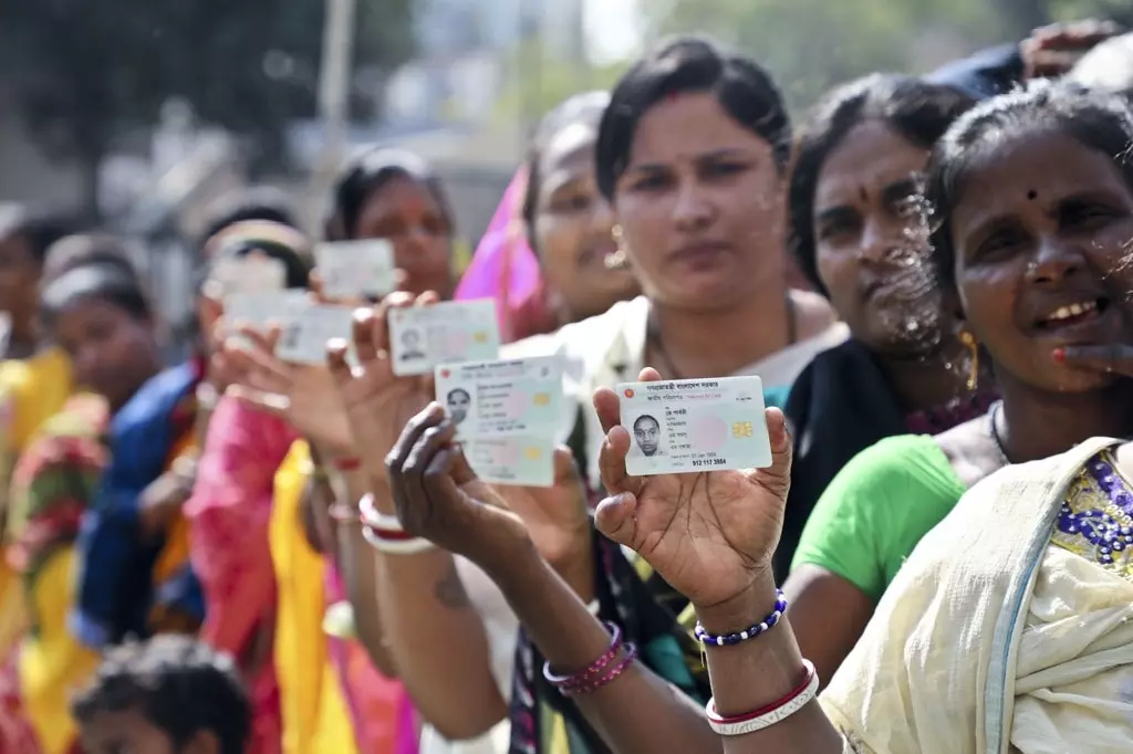 Bangladeshi के वोटर सरकार के साथ सुरक्षा और रिश्तों पर भी फैसला करेंगे Bangladeshi के वोटर सरकार के साथ सुरक्षा और रिश्तों पर भी फैसला करेंगे