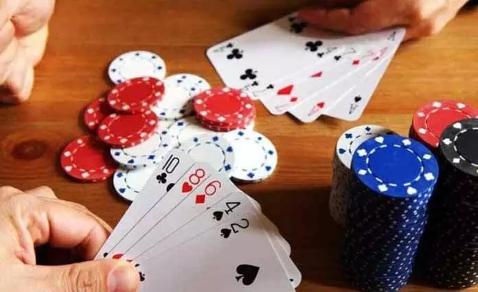 Ganderbal में पुलिस ने जुआरियों को गिरफ्तार किया Ganderbal में पुलिस ने जुआरियों को गिरफ्तार किया