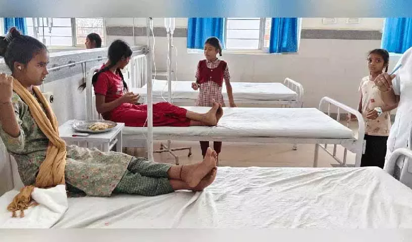 Mancherial में लापरवाही के आरोप में एससी हॉस्टल वार्डन सस्पेंड Mancherial में लापरवाही के आरोप में एससी हॉस्टल वार्डन सस्पेंड