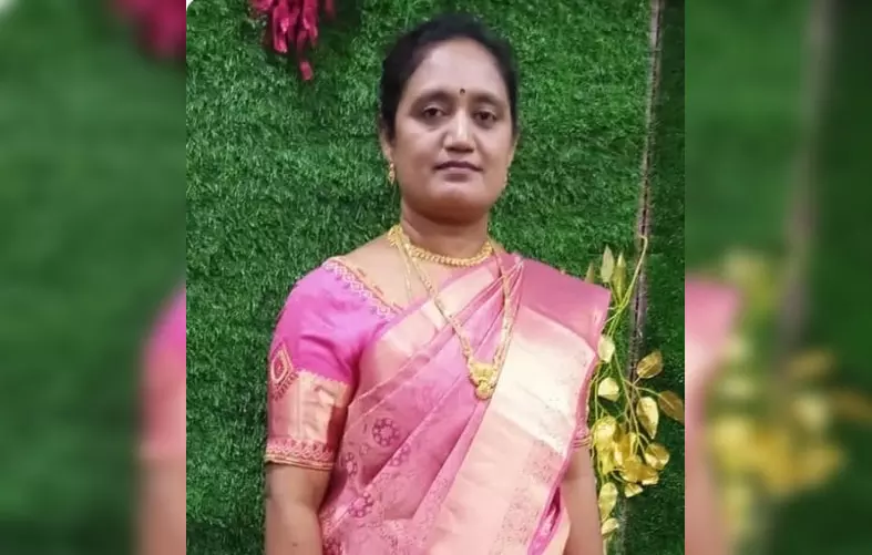 चेन छीनने के हमले में महिला की मौत, केमिकल छिड़का चेन छीनने के हमले में महिला की मौत, केमिकल छिड़का
