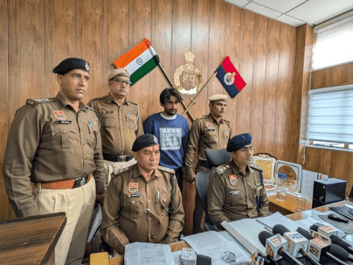 Hisar: 1 लाख की रिश्वत लेते हिसार में नायब कोर्ट गिरफ्तार Hisar: 1 लाख की रिश्वत लेते हिसार में नायब कोर्ट गिरफ्तार