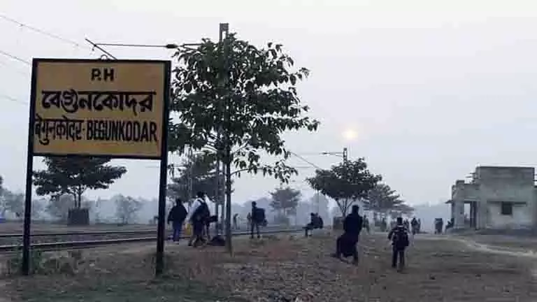 Roopdabal बेगुनकोदर में रुकेगी बोकारो-आसनसोल ट्रेन; भूत की अफवाहें झूठी Roopdabal बेगुनकोदर में रुकेगी बोकारो-आसनसोल ट्रेन; भूत की अफवाहें झूठी