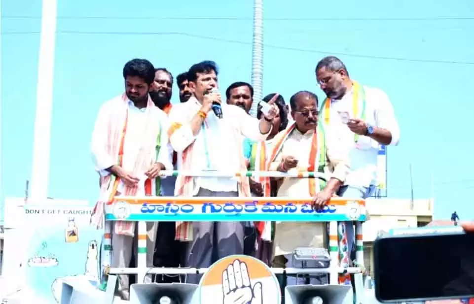 D. Sridhar Babu ने कांग्रेस के पक्ष में हुज़ूराबाद मतदाताओं से समर्थन मांगा D. Sridhar Babu ने कांग्रेस के पक्ष में हुज़ूराबाद मतदाताओं से समर्थन मांगा