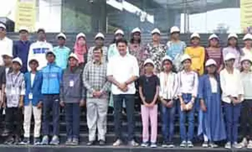Malaysia की एजुकेशनल ट्रिप पर गए स्टूडेंट्स को मंत्री ने विदा किया Malaysia की एजुकेशनल ट्रिप पर गए स्टूडेंट्स को मंत्री ने विदा किया