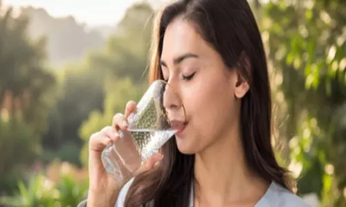 बाहर का खाना खाने के बाद क्यों लगती है ज्यादा प्यास? ये है बड़ा कारण