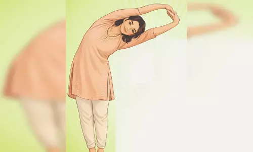 तिर्यक ताड़ासन: पूरे शरीर के लिए लाभदायी, मन भी रहेगा शांत तिर्यक ताड़ासन: पूरे शरीर के लिए लाभदायी, मन भी रहेगा शांत