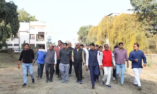 पानी की समस्या, सड़क की शिकायतों को प्राथमिकता के आधार पर हल किया जाएगा: Mayor पानी की समस्या, सड़क की शिकायतों को प्राथमिकता के आधार पर हल किया जाएगा: Mayor