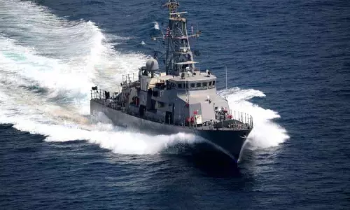 US ने होर्मुज में अमेरिकी जहाजों को ईरानी जलक्षेत्र से दूर रहने की चेतावनी दी