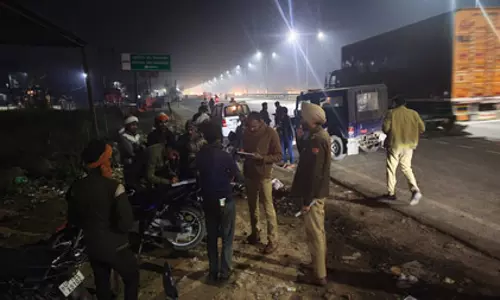 कानून-व्यवस्था सुदृढ़ करने को पुलिस का सख्त अभियान, सार्वजनिक स्थानों पर शराब पीने वालों पर कार्रवाई कानून-व्यवस्था सुदृढ़ करने को पुलिस का सख्त अभियान, सार्वजनिक स्थानों पर शराब पीने वालों पर कार्रवाई