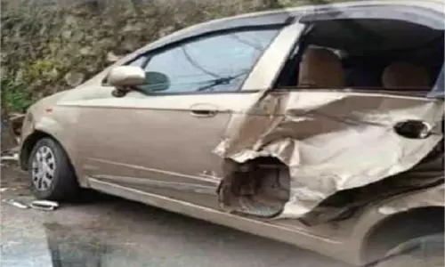 Uttarakhand:अनियंत्रित वाहन ने कारों को रौंदा, मची अफरा-तफरी Uttarakhand:अनियंत्रित वाहन ने कारों को रौंदा, मची अफरा-तफरी