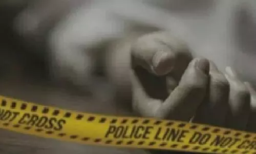 Mathura में एक ही परिवार के पांच सदस्य मृत पाए गए, पुलिस को सामूहिक आत्महत्या का शक Mathura में एक ही परिवार के पांच सदस्य मृत पाए गए, पुलिस को सामूहिक आत्महत्या का शक