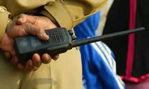 प्राइवेट तस्वीरें भेजने का आरोप; बेटी समेत दो लोगों के खिलाफ FIR दर्ज प्राइवेट तस्वीरें भेजने का आरोप; बेटी समेत दो लोगों के खिलाफ FIR दर्ज