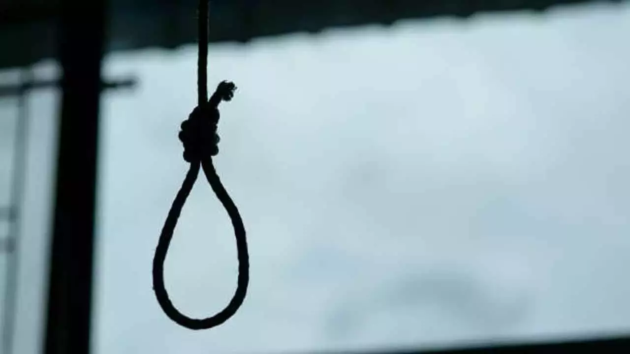 सिद्दीपेट: युवा प्रेमियों ने आत्महत्या कर ली सिद्दीपेट: युवा प्रेमियों ने आत्महत्या कर ली