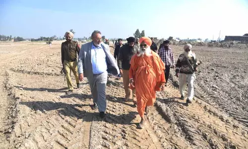 कार सेवा तब तक जारी रहेगी जब तक आखिरी किसान की ज़मीन समतल नहीं हो जाती: Seechewal कार सेवा तब तक जारी रहेगी जब तक आखिरी किसान की ज़मीन समतल नहीं हो जाती: Seechewal