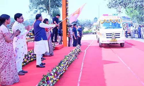 Odisha CM ने आपातकालीन स्वास्थ्य सेवा को बढ़ावा देने के लिए 250 नई एम्बुलेंस को हरी झंडी दिखाई Odisha CM ने आपातकालीन स्वास्थ्य सेवा को बढ़ावा देने के लिए 250 नई एम्बुलेंस को हरी झंडी दिखाई