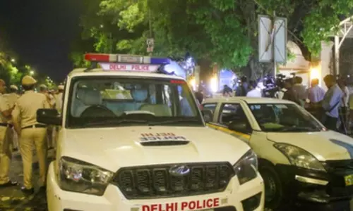 क्राइम ब्रांच की बड़ी कामयाबी, दो लापता लड़कियों को सुरक्षित परिवार को सौंपा क्राइम ब्रांच की बड़ी कामयाबी, दो लापता लड़कियों को सुरक्षित परिवार को सौंपा