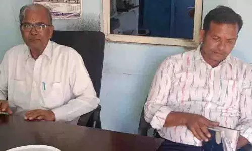 मुनुगोड़े: DT Raghunandan ने लेवी चावल का काम तेजी से पूरा करने का निर्देश दिया