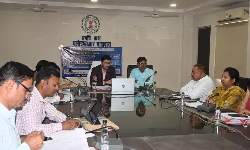 कलेक्टर सहित अधिकारियो ने सामूहिक दवा सेवन कर फाइलेरिया उन्मूलन अभियान में की सहभगिता