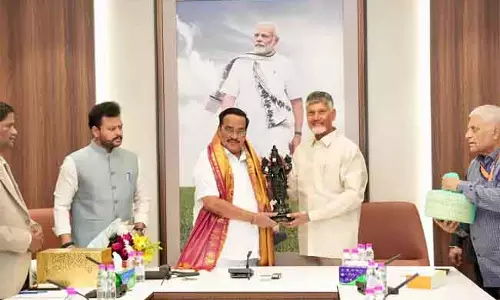 Andhra : सीएम चंद्रबाबू ने केंद्रीय जल शक्ति मंत्री से मुलाकात की