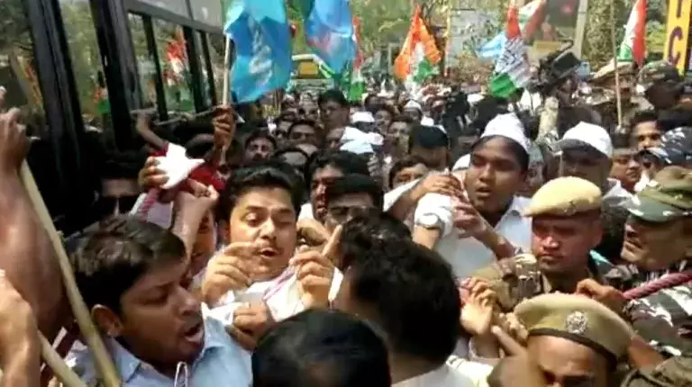 Assam में कांग्रेस का प्रदर्शन, CM हिमंत सरमा के कथित संपत्ति मामले पर हंगामा