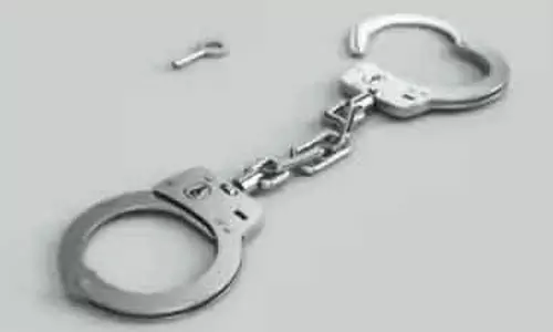 Karnataka : सेना भर्ती परीक्षा में गड़बड़ी, 18 उम्मीदवार गिरफ्तार Karnataka : सेना भर्ती परीक्षा में गड़बड़ी, 18 उम्मीदवार गिरफ्तार