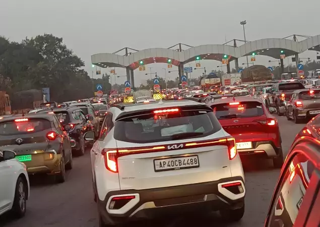 दुर्घटना के बाद चेन्नई-तिरुचि NH पर 5 घंटे तक यातायात बाधित रहा दुर्घटना के बाद चेन्नई-तिरुचि NH पर 5 घंटे तक यातायात बाधित रहा