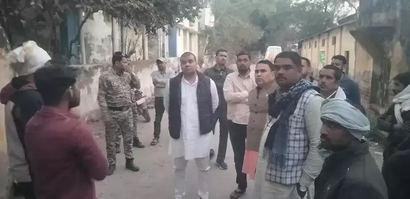 Morena: निर्माणाधीन मंदिर की गुमंद टूटकर गिरा, परिवार घायल Morena: निर्माणाधीन मंदिर की गुमंद टूटकर गिरा, परिवार घायल