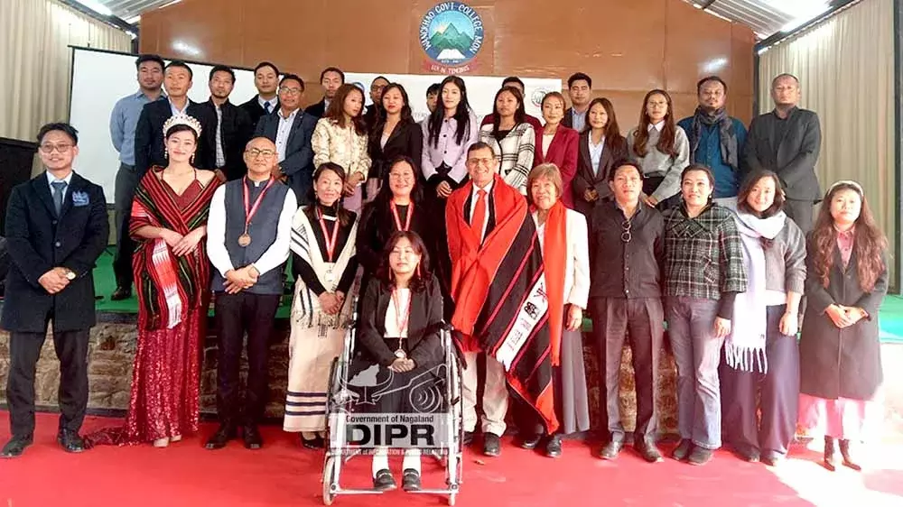 विन कनाडा अवॉर्ड्स Naga कवियों और लेखकों को सम्मानित किया गया विन कनाडा अवॉर्ड्स Naga कवियों और लेखकों को सम्मानित किया गया