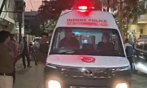 Indore: मकान पर ढाई करोड़ का कर्ज, बैंककर्मी ने गोली मारकर दी जान Indore: मकान पर ढाई करोड़ का कर्ज, बैंककर्मी ने गोली मारकर दी जान
