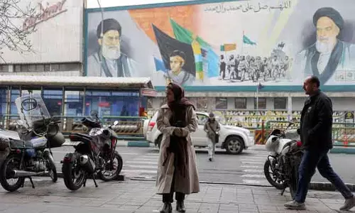 Iran के खामेनेई ने 2,000 से ज़्यादा लोगों की सज़ा माफ़ या कम की