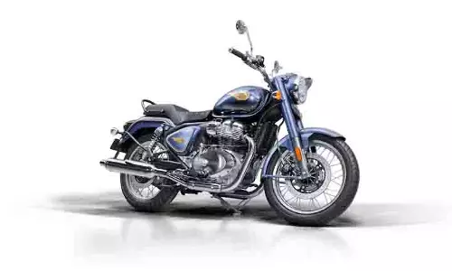 Eicher Motors का तीसरी तिमाही का शुद्ध लाभ 21% बढ़कर 1,421 करोड़ रुपये हुआ Eicher Motors का तीसरी तिमाही का शुद्ध लाभ 21% बढ़कर 1,421 करोड़ रुपये हुआ