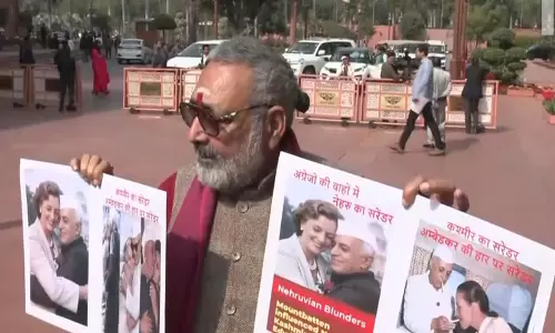 नेहरू ने कश्मीर को गिरवी रख दिया, अंग्रेजों के सामने आत्मसमर्पण कर दिया: केंद्रीय मंत्री Giriraj Singh नेहरू ने कश्मीर को गिरवी रख दिया, अंग्रेजों के सामने आत्मसमर्पण कर दिया: केंद्रीय मंत्री Giriraj Singh