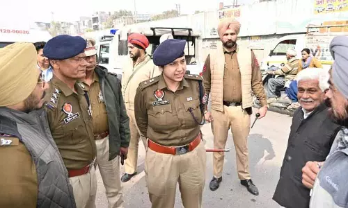 Khanna police ने तीन गैंगस्टर समेत 125 लोगों को हिरासत में लिया Khanna police ने तीन गैंगस्टर समेत 125 लोगों को हिरासत में लिया