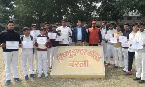 Bareilly: प्रधानाचार्य ने नव प्रवेशित छात्रों का स्वागत किया Bareilly: प्रधानाचार्य ने नव प्रवेशित छात्रों का स्वागत किया