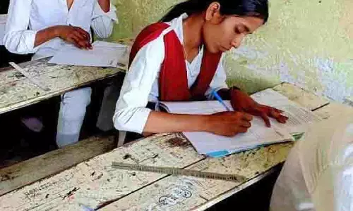 Bhandara tragedy: पिता मृत मिले, बेटी ने दी 12वीं की परीक्षा Bhandara tragedy: पिता मृत मिले, बेटी ने दी 12वीं की परीक्षा