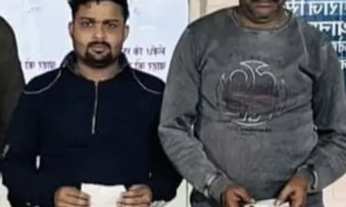 Fatehganj: पार्षद के चाचा समेत दो तस्कर गिरफ्तार Fatehganj: पार्षद के चाचा समेत दो तस्कर गिरफ्तार