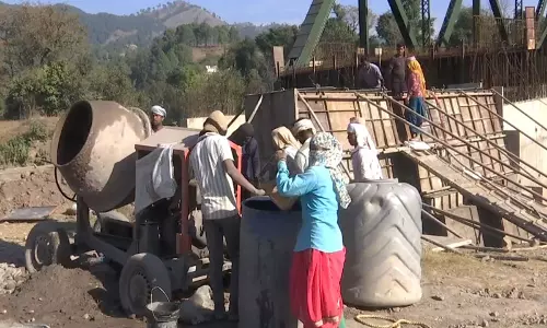 Rajouri में सीमावर्ती इलाकों में सड़क और पुल निर्माण जारी