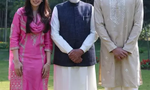 अर्जुन और सानिया की शादी में PM मोदी का आशीर्वाद, सचिन तेंदुलकर ने जताया आभार अर्जुन और सानिया की शादी में PM मोदी का आशीर्वाद, सचिन तेंदुलकर ने जताया आभार