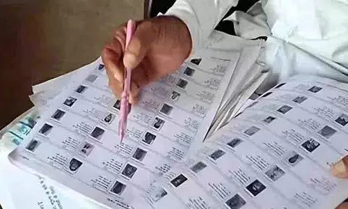 असम voter list से 2.4 लाख नाम हटाए गए असम voter list से 2.4 लाख नाम हटाए गए