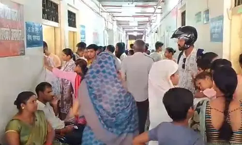 Bareilly: मरीजों की लगी भीड़, बुखार–जुकाम का प्रकोप Bareilly: मरीजों की लगी भीड़, बुखार–जुकाम का प्रकोप