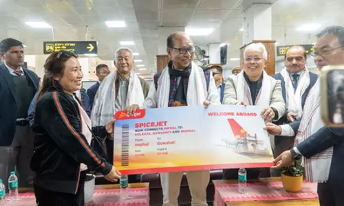 CM ने स्पाइसजेट की नई उड़ानों को दिखाई हरी झंडी CM ने स्पाइसजेट की नई उड़ानों को दिखाई हरी झंडी