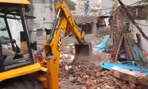 Tirupati Municipal ने गैरकानूनी कंस्ट्रक्शन के खिलाफ कार्रवाई तेज की Tirupati Municipal ने गैरकानूनी कंस्ट्रक्शन के खिलाफ कार्रवाई तेज की