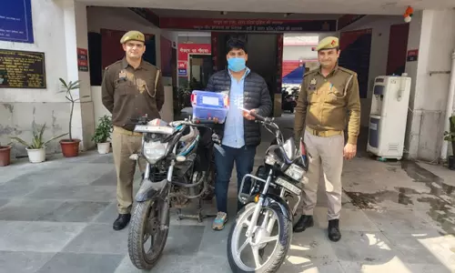 पुलिस ने दबोचा शातिर स्नैचर, 11 मोबाइल और दो बाइक जब्त पुलिस ने दबोचा शातिर स्नैचर, 11 मोबाइल और दो बाइक जब्त