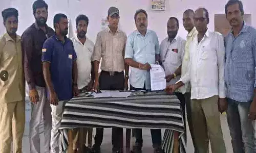 मज़दूरों ने लेबर कोड का विरोध किया, GP स्टाफ़ के लिए दूसरे PRC की मांग की मज़दूरों ने लेबर कोड का विरोध किया, GP स्टाफ़ के लिए दूसरे PRC की मांग की