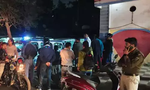 ट्यूशन टीचर की बाथरूम में संदिग्ध मौत, आग लगाने की आशंका ट्यूशन टीचर की बाथरूम में संदिग्ध मौत, आग लगाने की आशंका