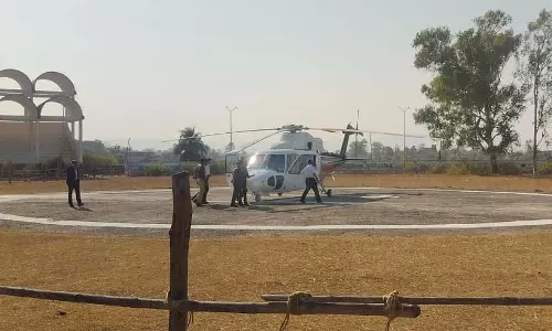 मुख्यमंत्री का हेलीकॉप्टर तय हेलीपैड की बजाय दूसरी जगह लैंड, सुरक्षा में हड़कंप मुख्यमंत्री का हेलीकॉप्टर तय हेलीपैड की बजाय दूसरी जगह लैंड, सुरक्षा में हड़कंप